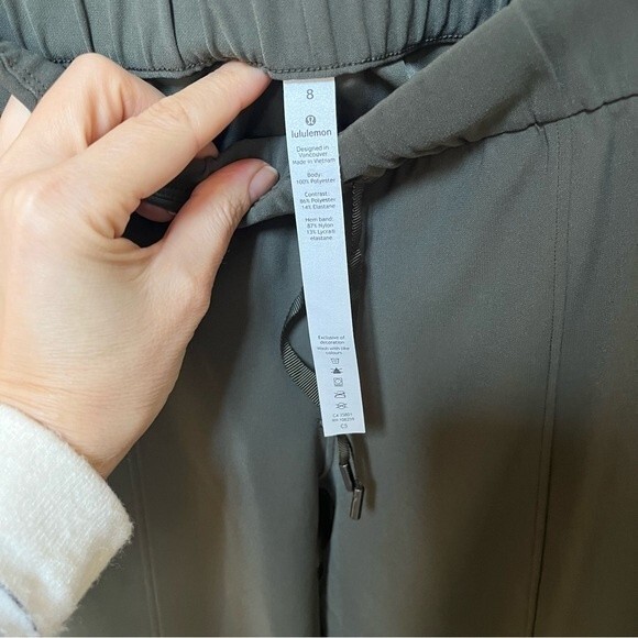 Lululemon On the Right Track Pant in Dark Olive Green 8 NWOT - Picture 8 of 12